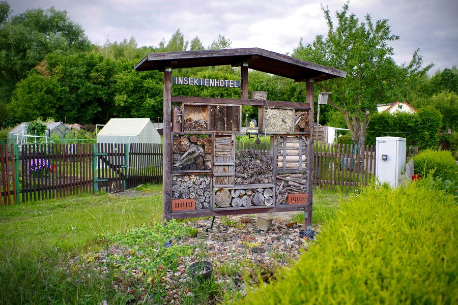 Insektenhotel auf der Gemeinschaftsfläche